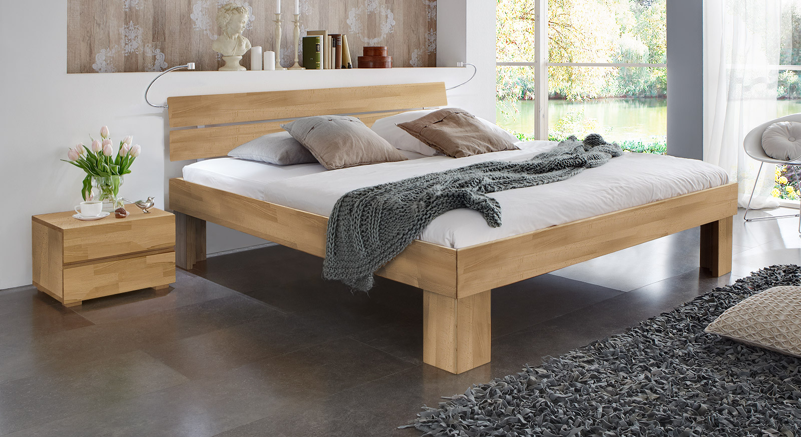 Bett Lucca Komfort in buche natur mit einer Fußhöhe von 30cm