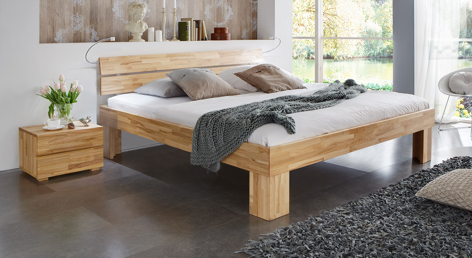 Bett Lucca Komfort in Kernbuche natur mit einer Fußhöhe von 30cm