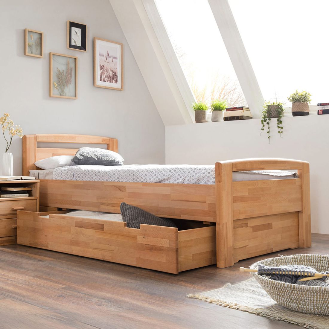 Seniorenbett Luise Komfort Kernbuche Massivholz mit Schubkasten