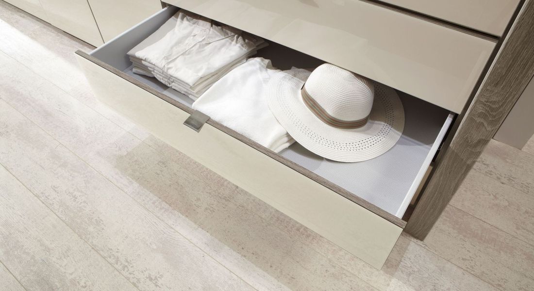 Eck-Kleiderschrank Tiko