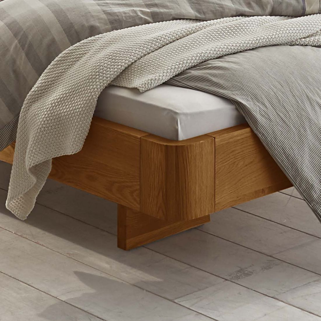Bett Vallenar Eiche Massivholz Cognac