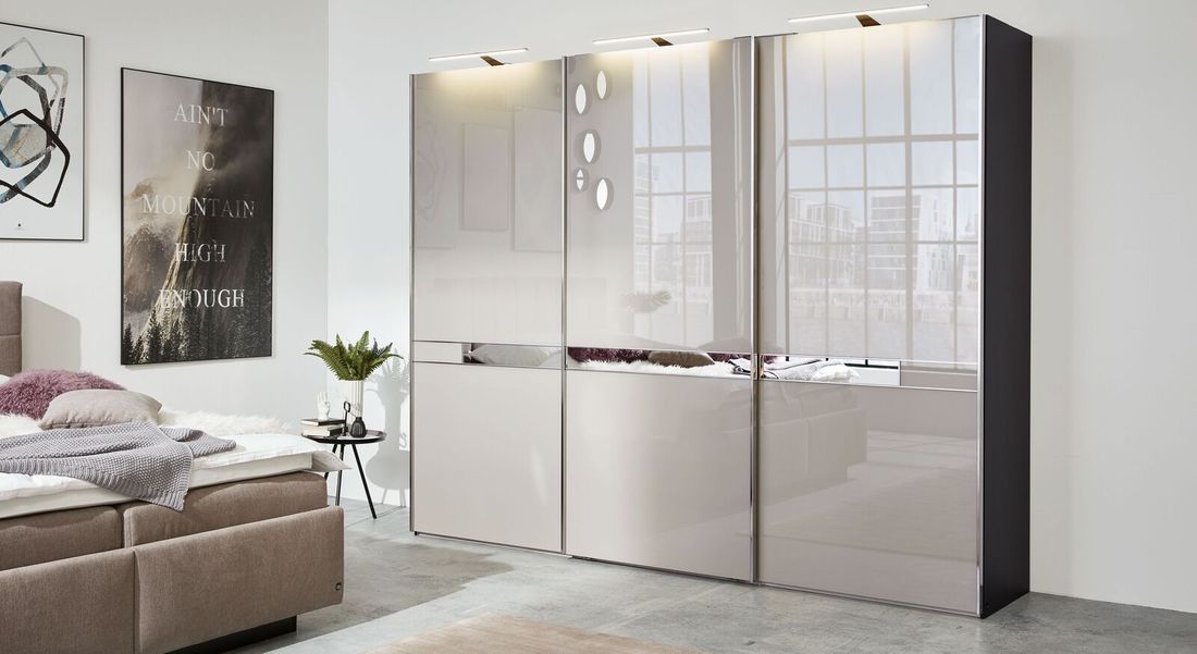 Interliving Schwebetüren-Kleiderschrank 1206 mit Glasfront