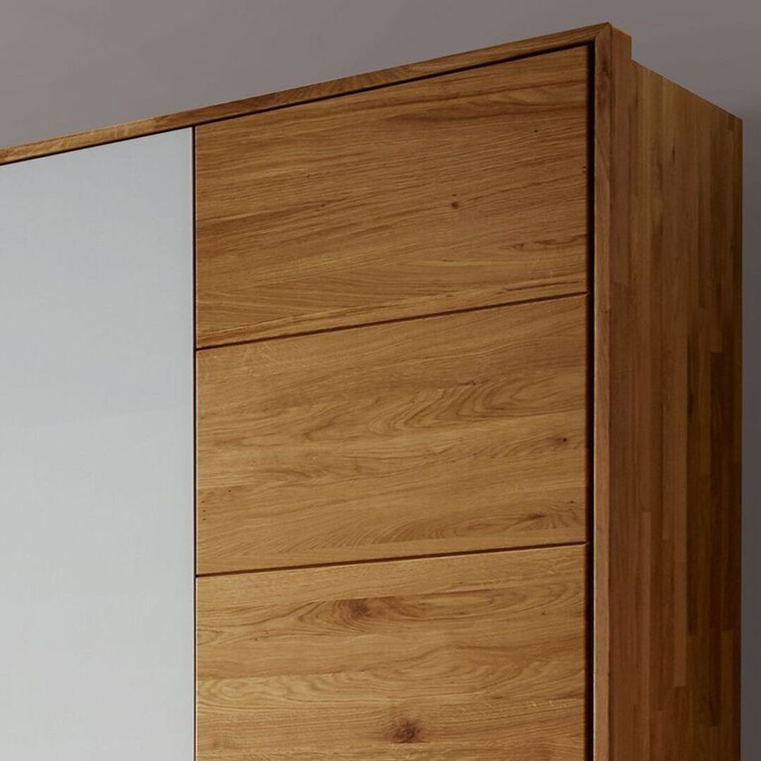 Drehtüren-Kleiderschrank Vildan Wildeiche Massivholz mit Glasfront
