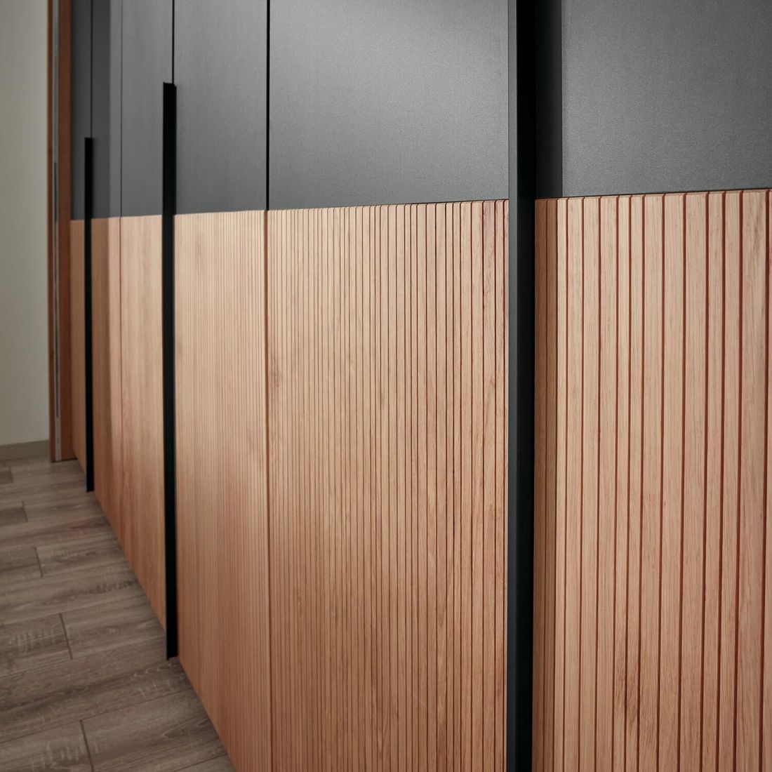 Drehtüren-Kleiderschrank Zenya Eiche teilmassiv