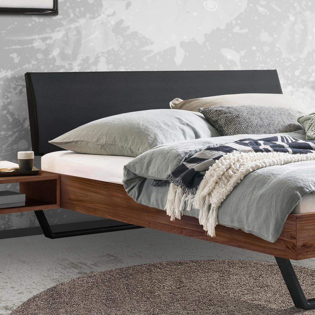 Bett Igon Nussbaum Massivholz