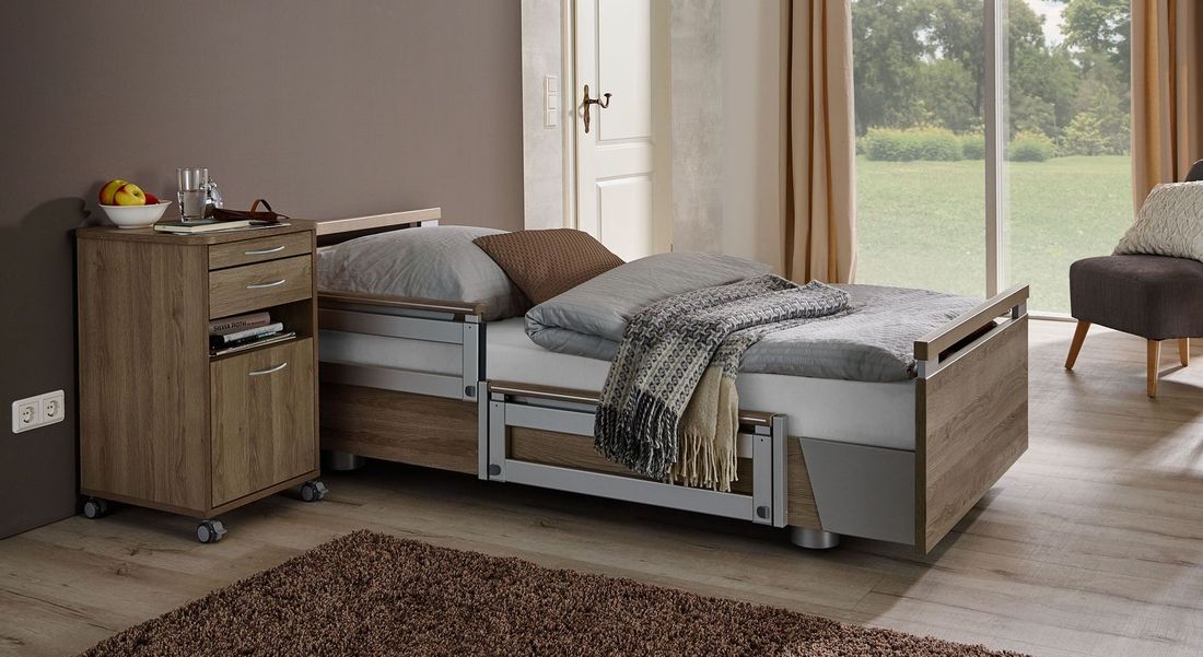 Komfortbett mit Pflegebett-Funktion Usedom Eiche/Akazie Dekor mit Tellerrost