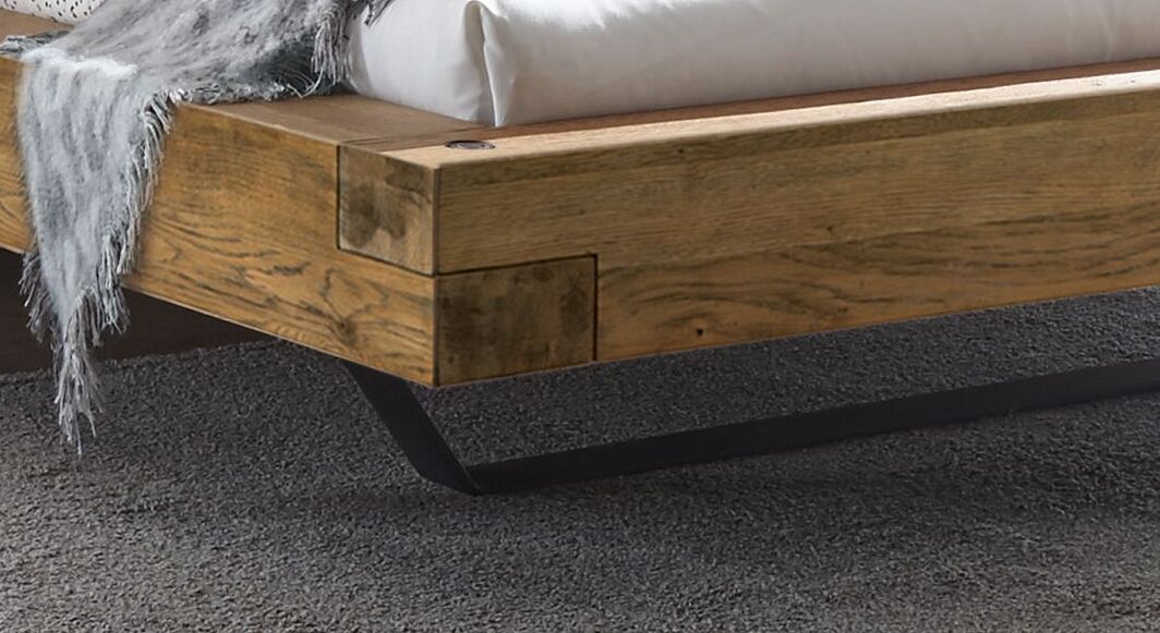 Balkenbett Okondo Wildeiche Vintage Massivholz