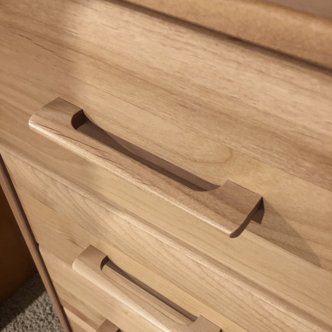 Sideboard Narita Erle teilmassiv mit Schubladen