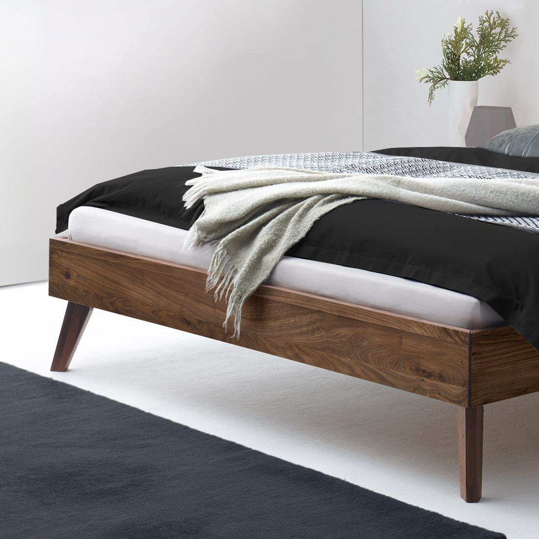 Bett Cailin Nussbaum Massivholz