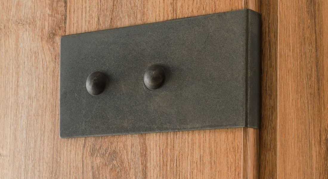 Drehtüren-Kleiderschrank Borlotto Eiche Dekor mit Schubladen mit Innenausstattung H 199cm