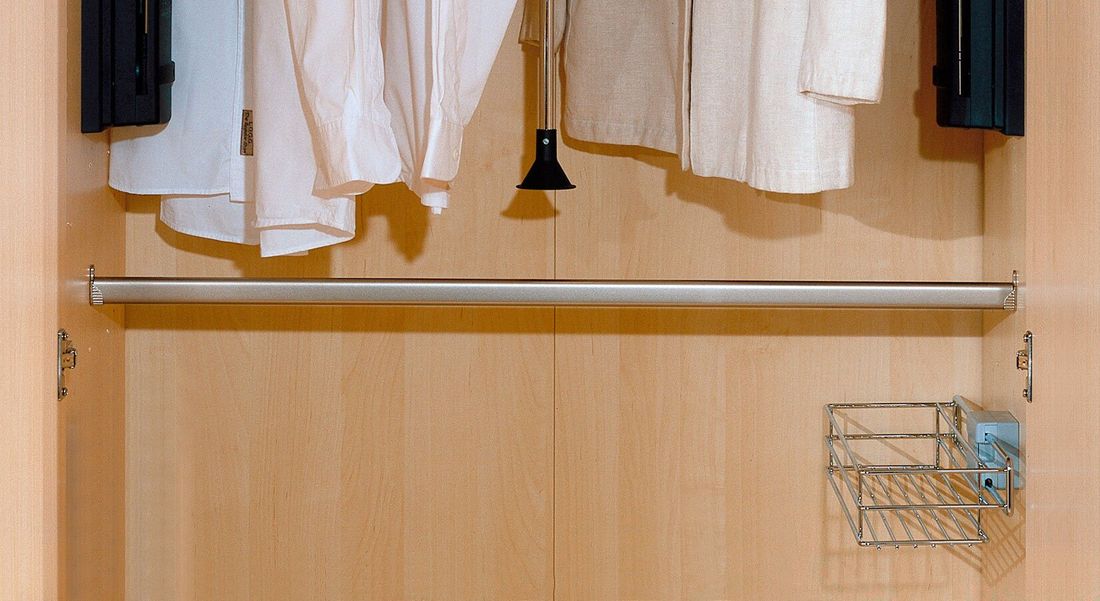 Innenausstattung für Drehtüren-Kleiderschränke - Erle