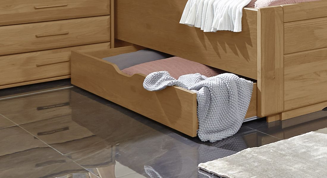 Doppelbett Narita Komfort Erle teilmassiv mit Schubkasten