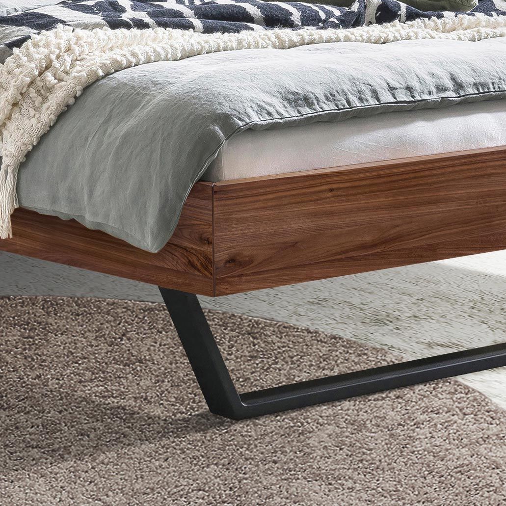 Bett Igon Nussbaum Massivholz