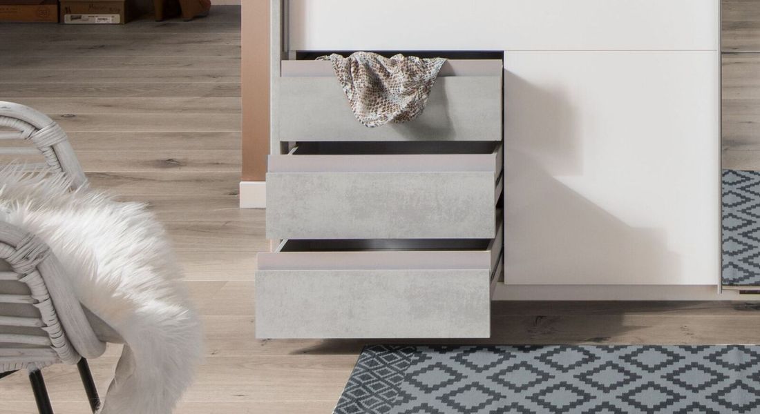 Schwebetüren-Kleiderschrank Kaori mit Schubladen