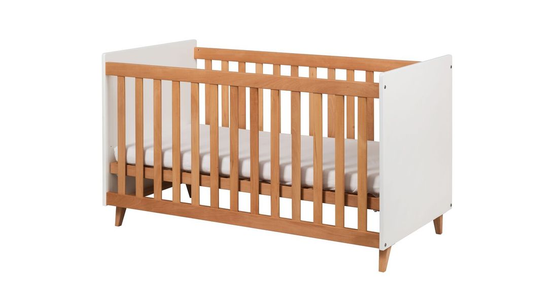 Babybett Kids Nordic Buche teilmassiv mit Lattenrost und Schlupfsprossen