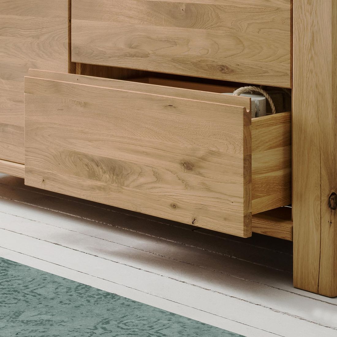 Sideboard Vetralla Wildeiche Massivholz mit Schubladen