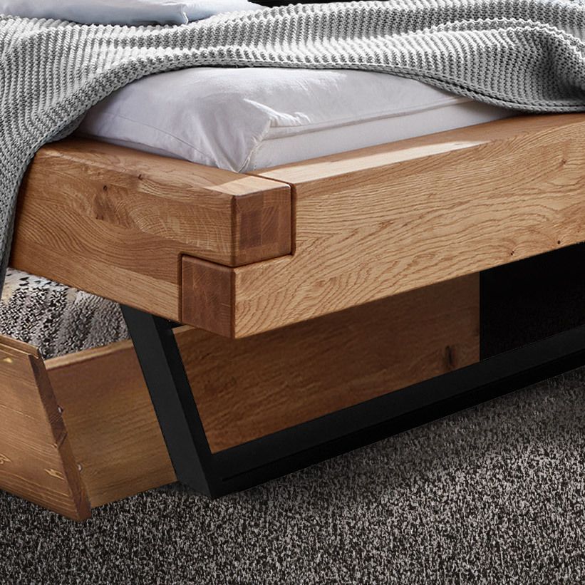 Balkenbett Nerine Wildeiche Massivholz mit Schubkasten