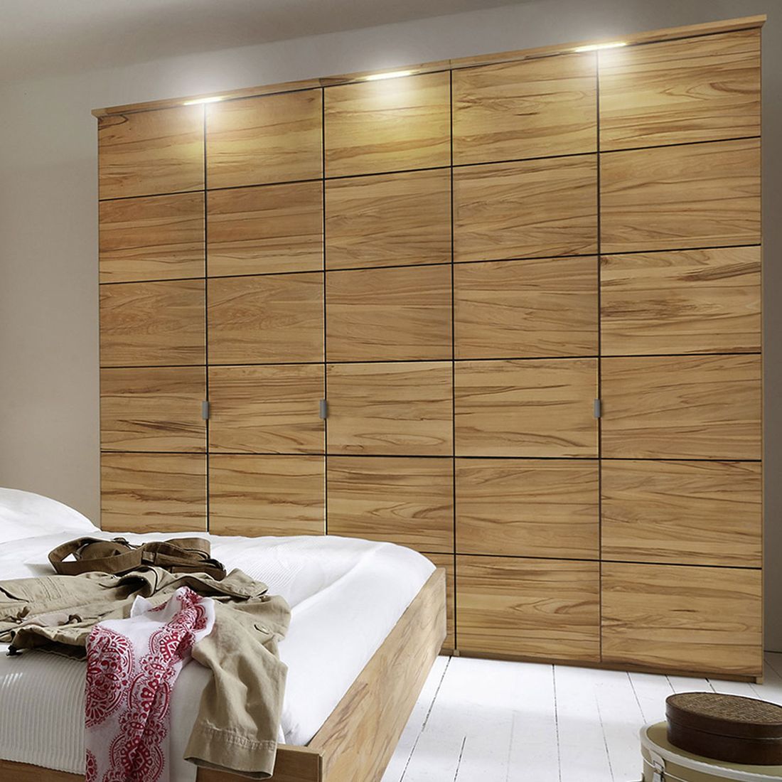 Drehtüren-Kleiderschrank Karan Kernbuche Massivholz