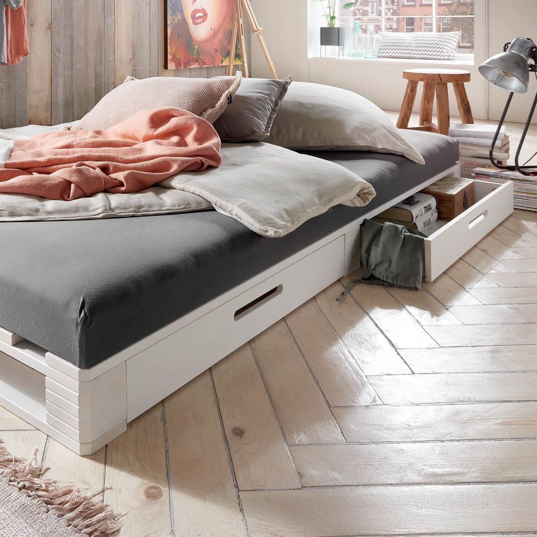 Palettenbett Bassa Kiefer Massivholz mit Schubkasten