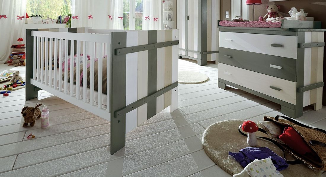 Babybett Kids Paradise Laubhütte Kiefer Massivholz mit Lattenrost und Schlupfsprossen