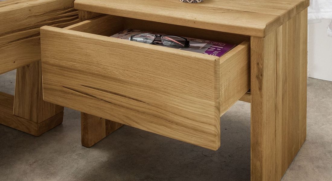 HOMELIV. Nachttisch Monapo Wildeiche Massivholz H 42cm
