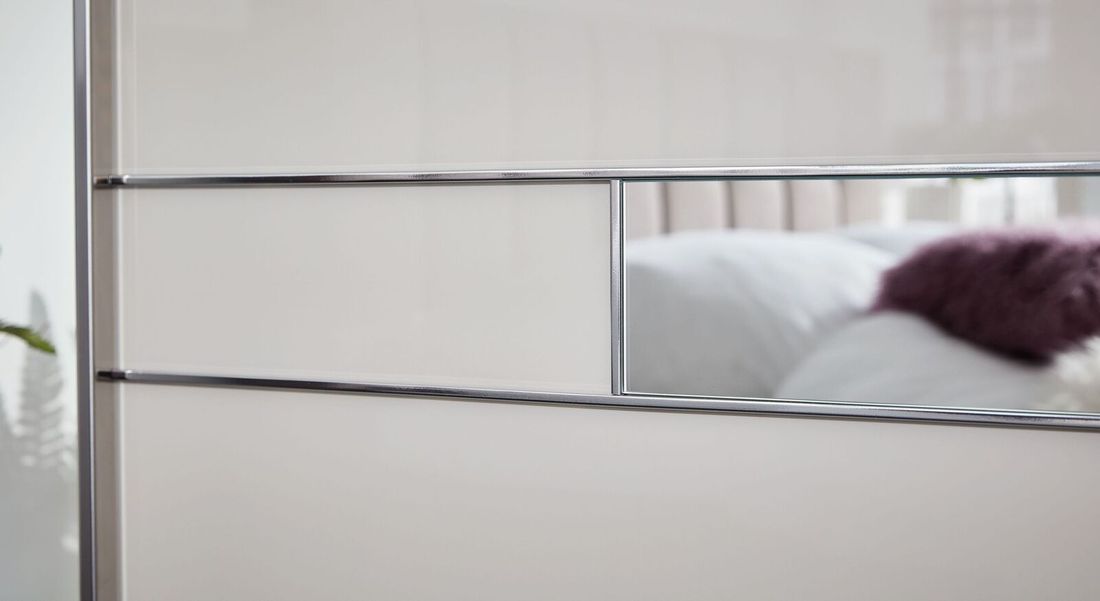 Interliving Schwebetüren-Kleiderschrank 1206 mit Glasfront