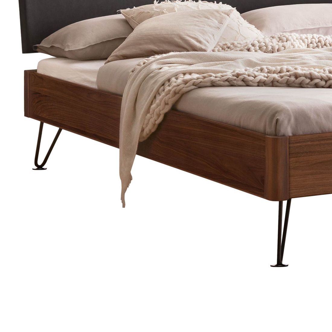 Bett Montaro Nussbaum Massivholz