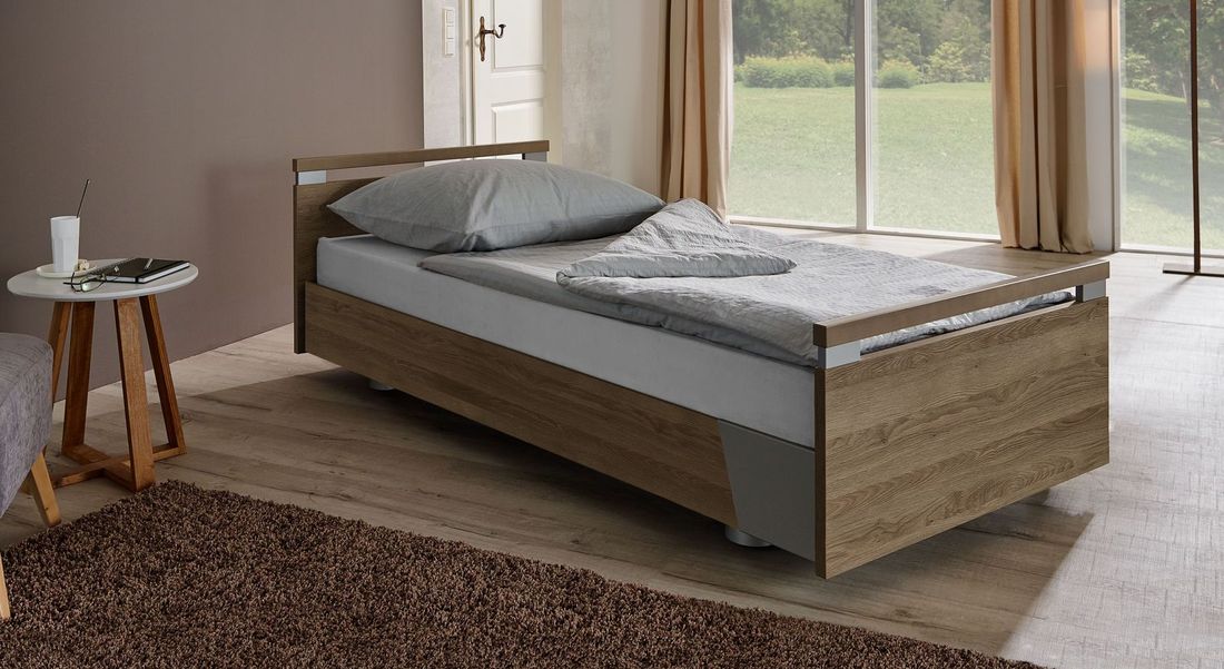 Komfortbett mit Pflegebett-Funktion Usedom Eiche/Akazie Dekor mit Tellerrost