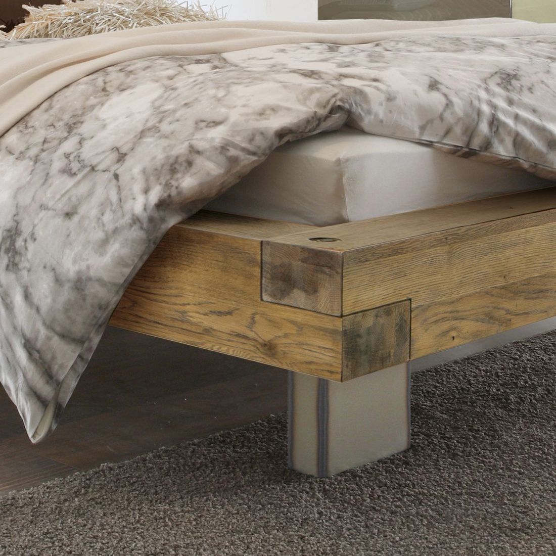 Balkenbett Kolmar Wildeiche Vintage Massivholz