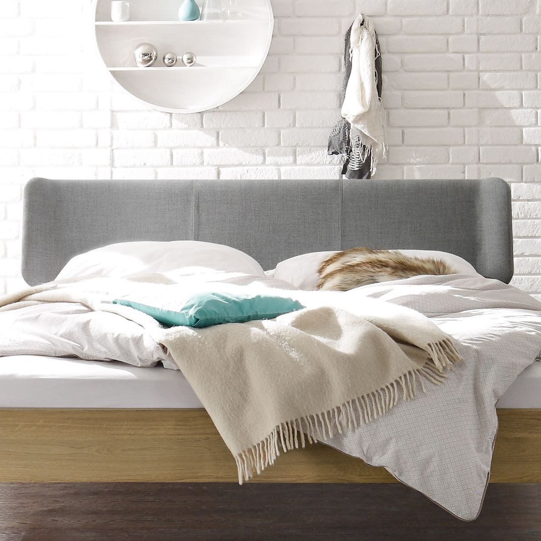Bett Rakaia Eiche Massivholz