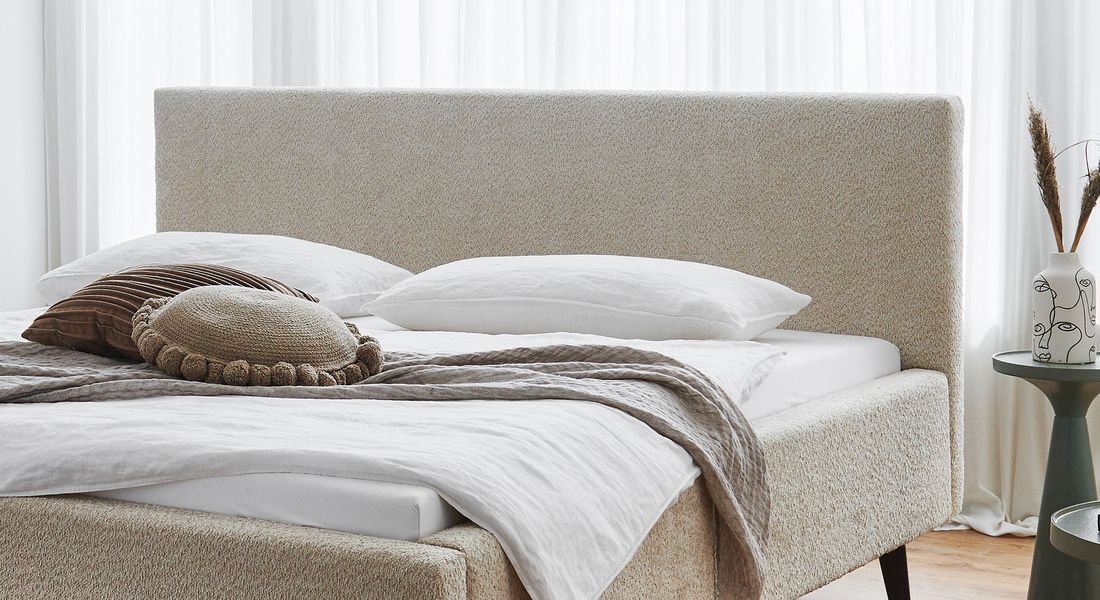 HOMELIV. Polsterbett Calypso Komfort Microteddy Abriamo mit Bettkasten und Lattenrost
