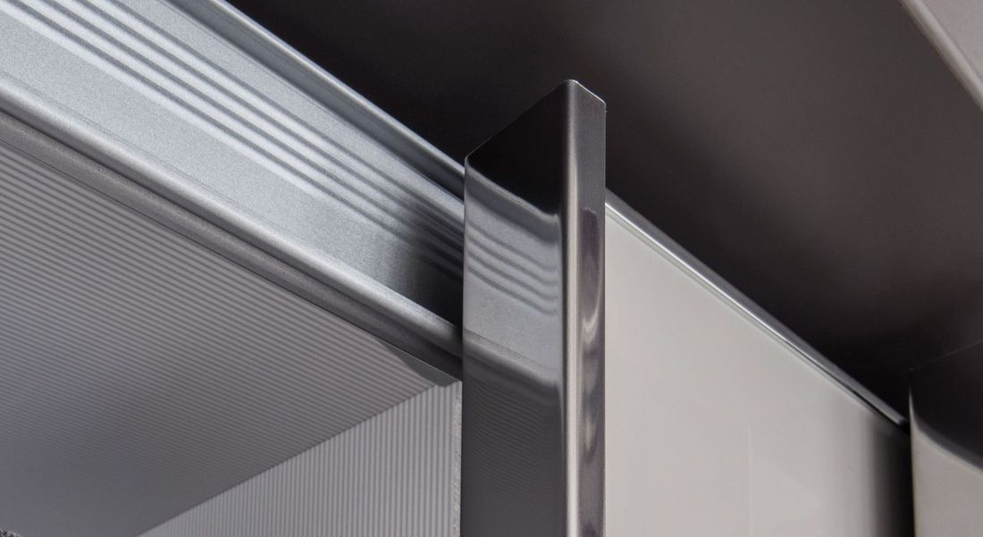 Schwebetüren-Kleiderschrank Shanvalley mit Glasfront