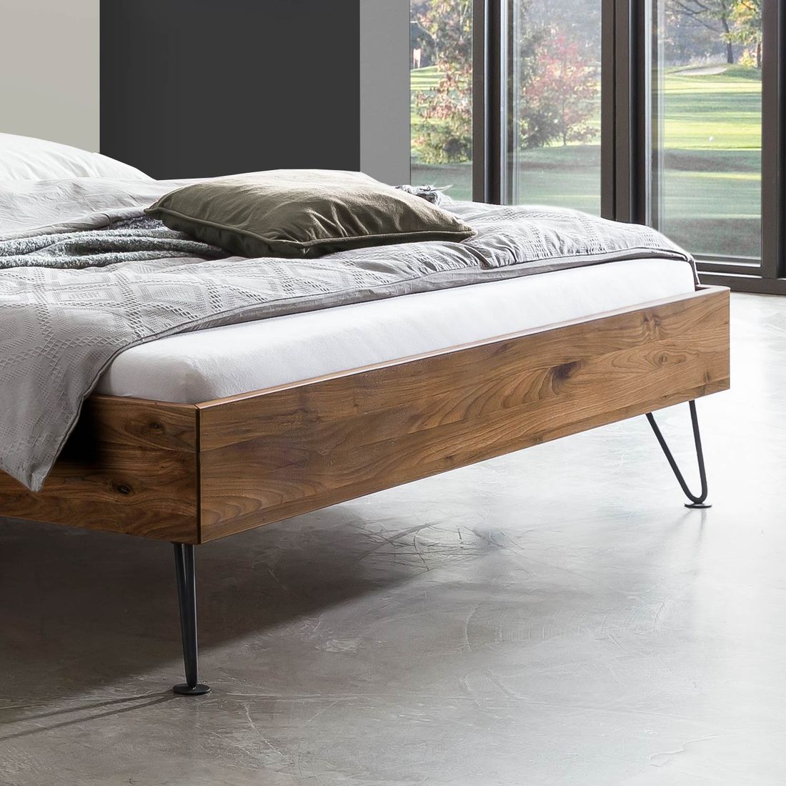 Bett Petros Nussbaum Massivholz