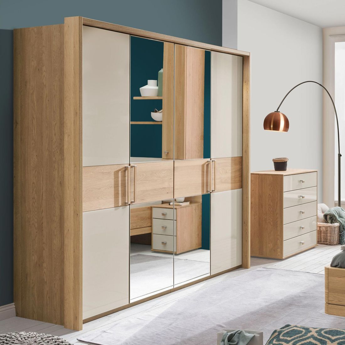 Drehtüren-Kleiderschrank Ayla Eiche teilmassiv mit Spiegel und Glasfront