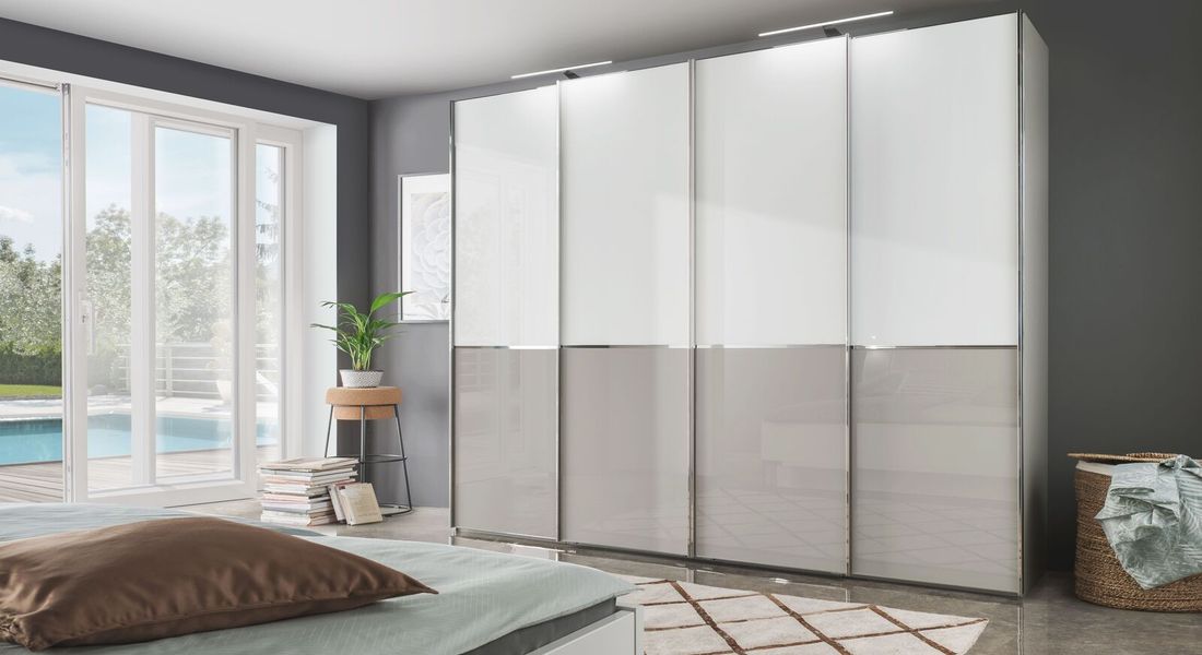 Schwebetüren-Kleiderschrank Shanvalley mit Glasfront