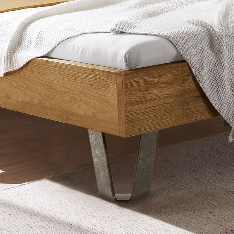 Metallfüße bei Bett Aveiros Metallfüße bei Bett Aveiros