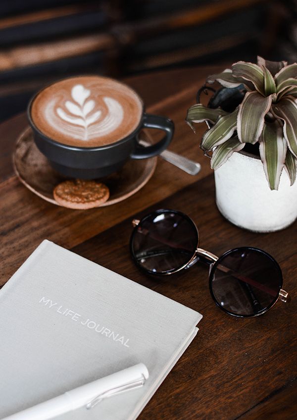 Tagebuch und Kaffee Tagebuch und Kaffee