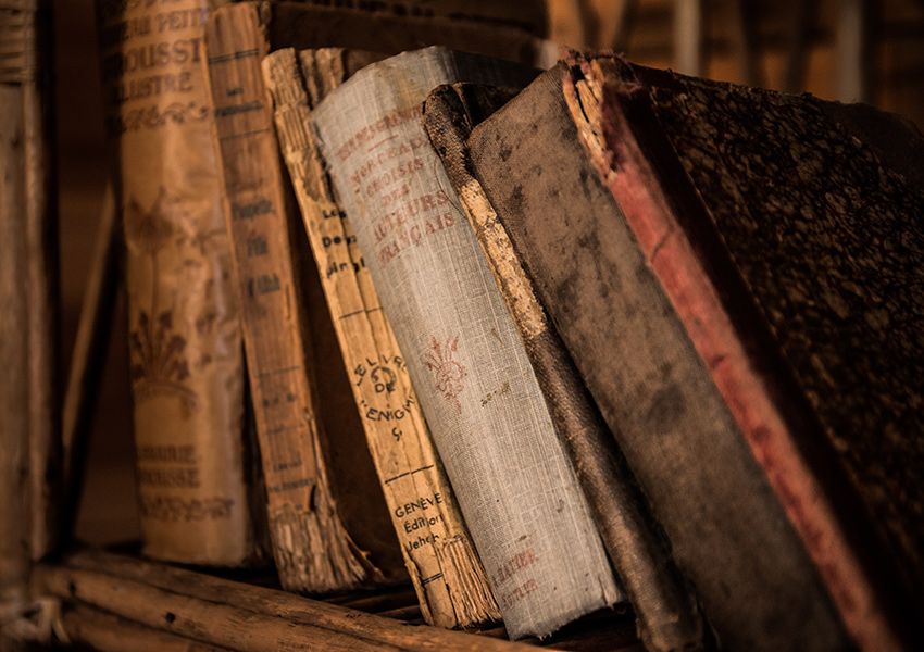 Einband von Büchern aus Buchenholz Einband von Büchern aus Buchenholz