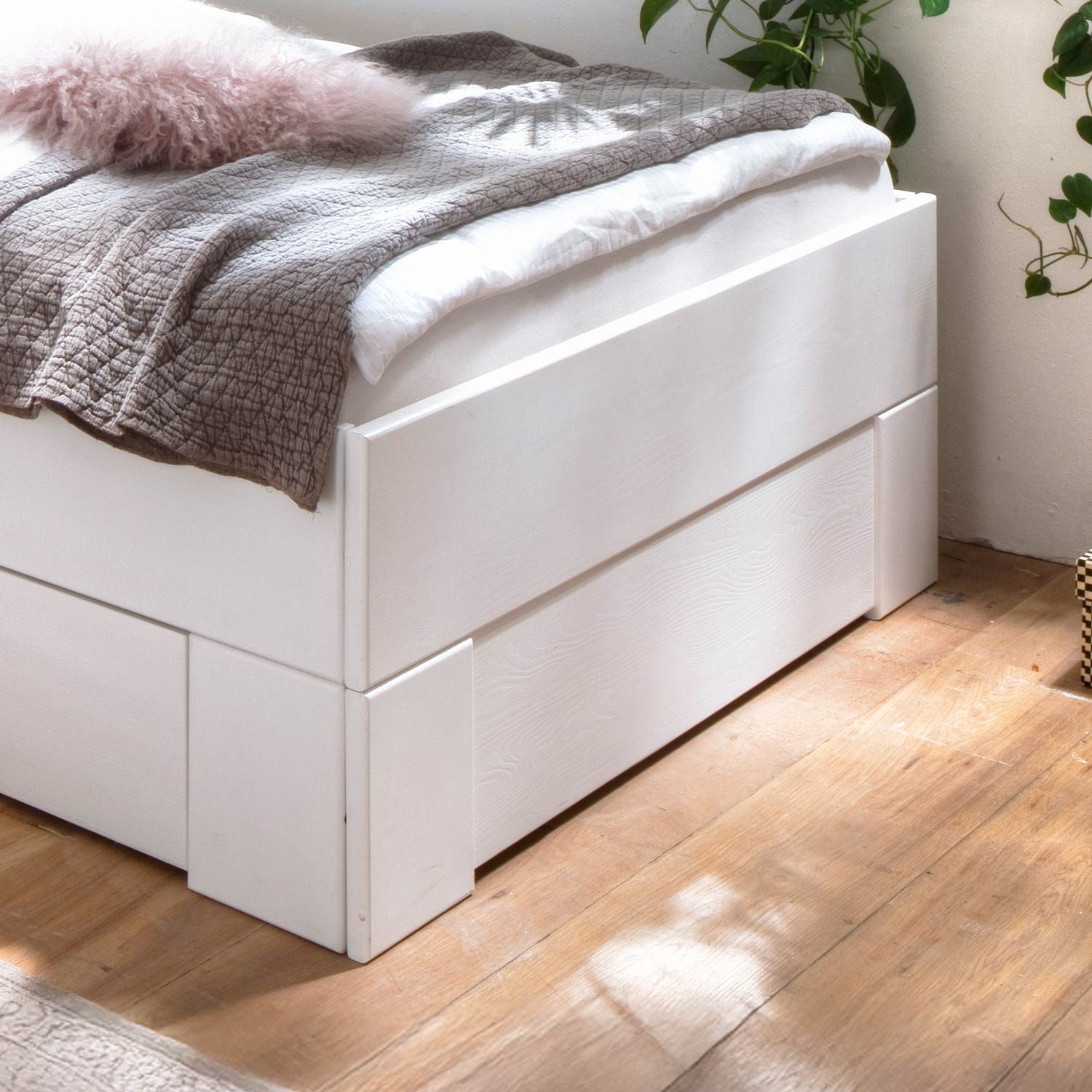 HOMELIV. Einzelbett Ottena Komfort Fichte Massivholz mit Schubkasten 90x200cm