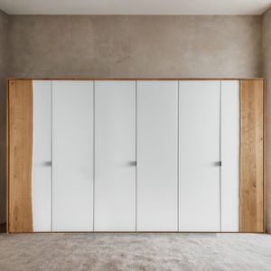 Drehtüren-Kleiderschrank Imst Wildeiche Massivholz mit Glasfront