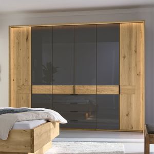 Musterring Drehtüren-Kleiderschrank San Francisco Eiche teilmassiv mit Schubladen und Glasfront Havanna