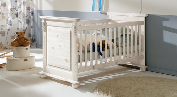 Babybett Countryside Kiefer Massivholz mit Lattenrost und Schlupfsprossen