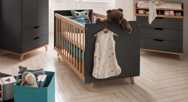 Babybett Kids Nordic Buche teilmassiv mit Lattenrost und Schlupfsprossen