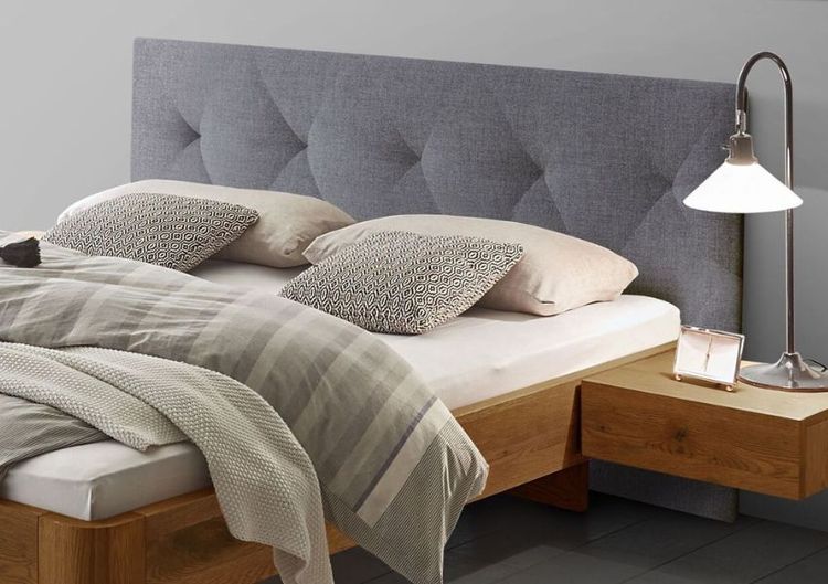Schlafzimmer modern Bett Simeao mit Kissen und Decken
