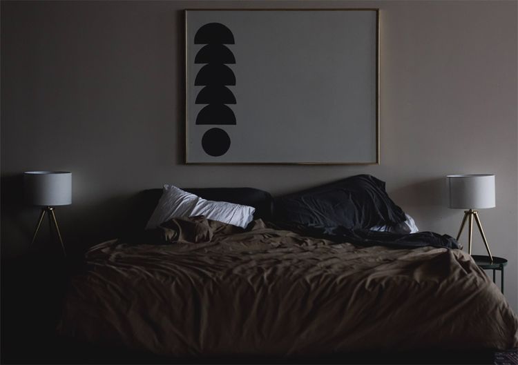 Schlafzimmer schwarz mit Bild
