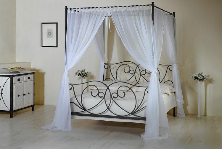 Himmelbett mit Voile