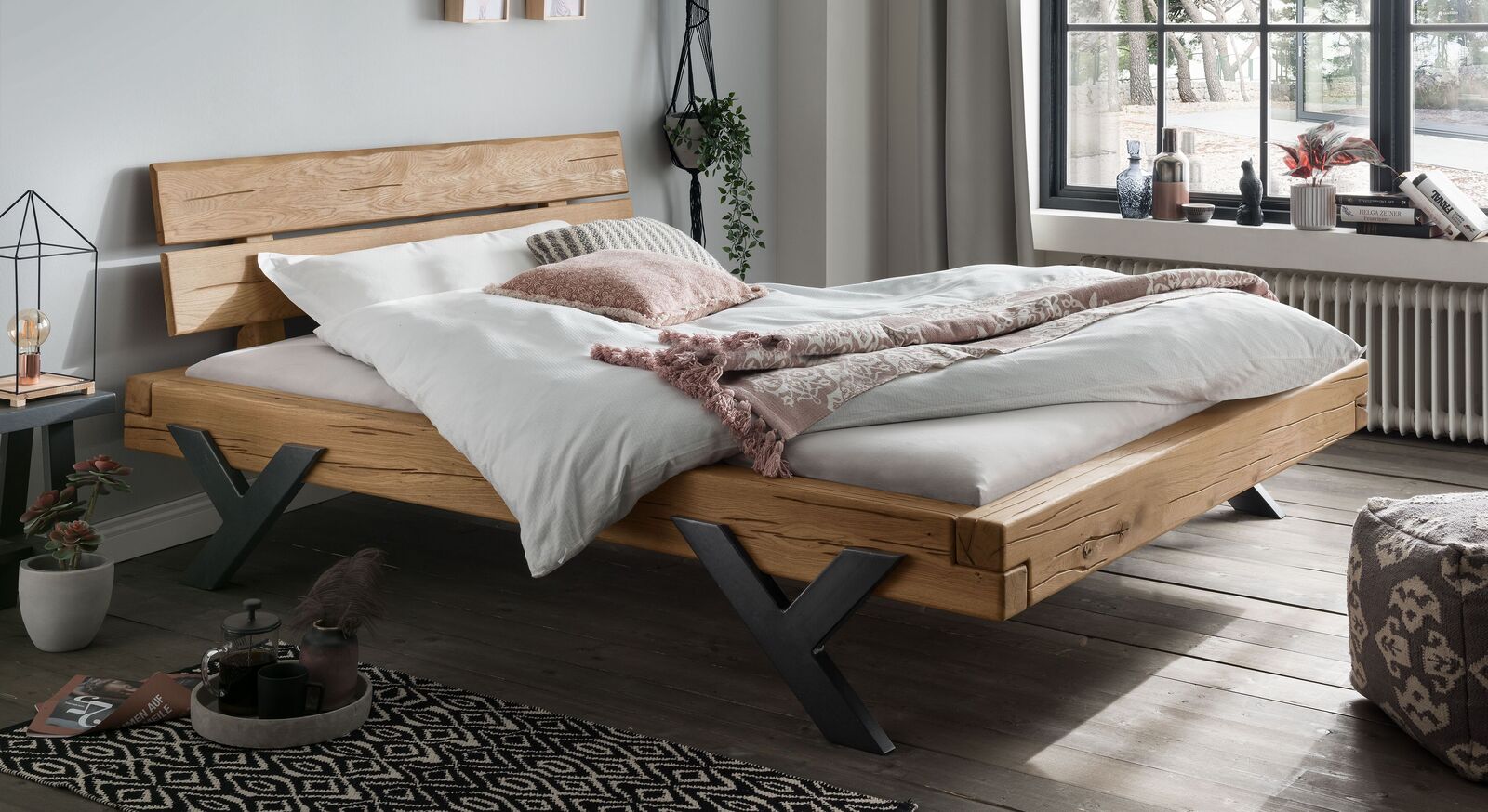 Bett Lizzano aus rustikalem Eichenholz