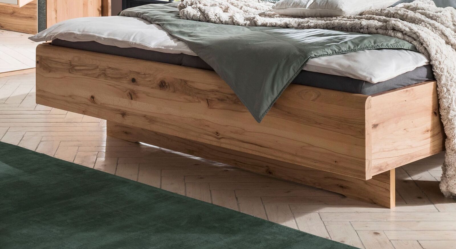 Bett Lucelia aus natürlichem Kernbuchenholz