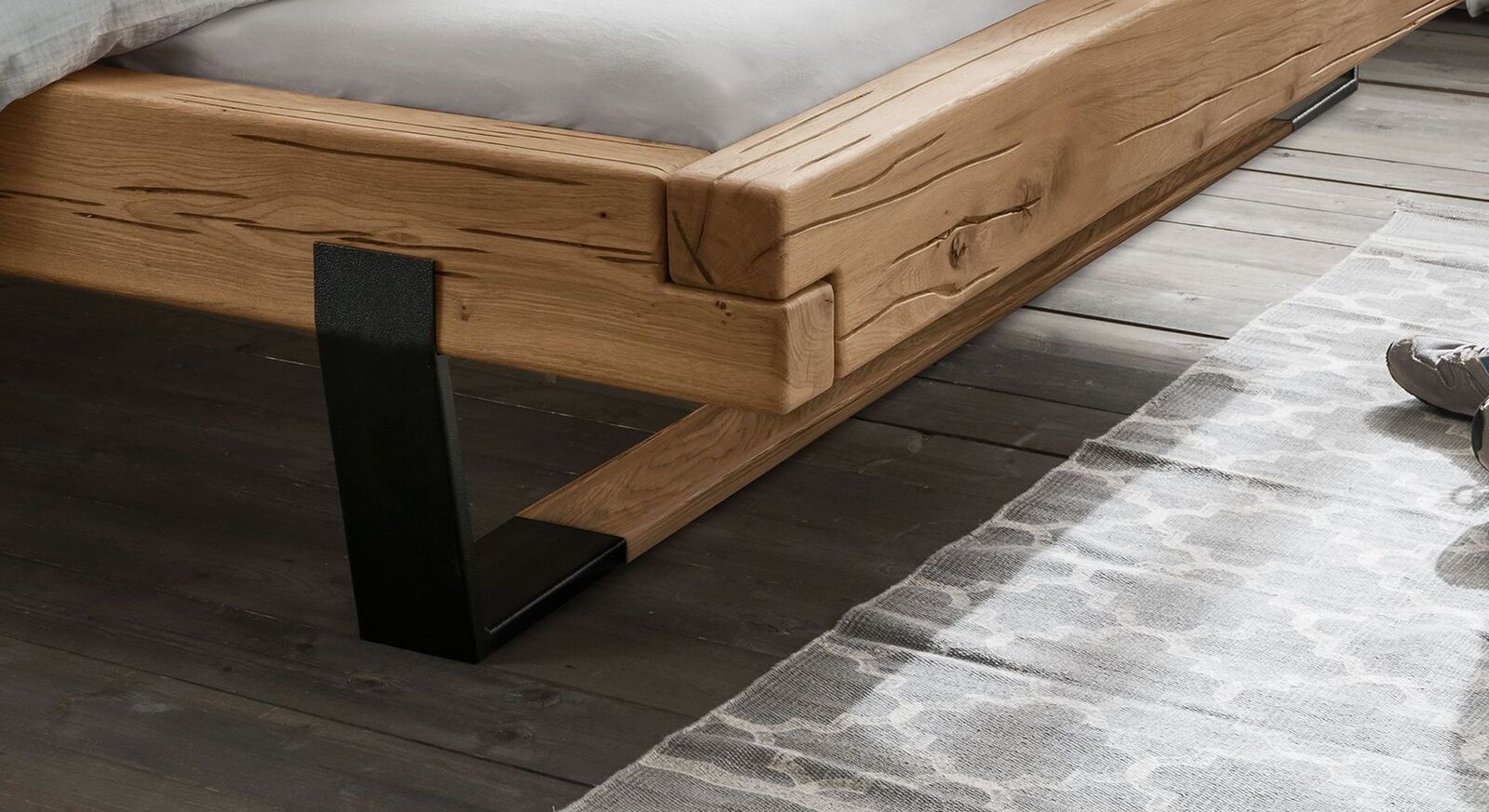 Bett Monapo mit Holz-Metallkufen