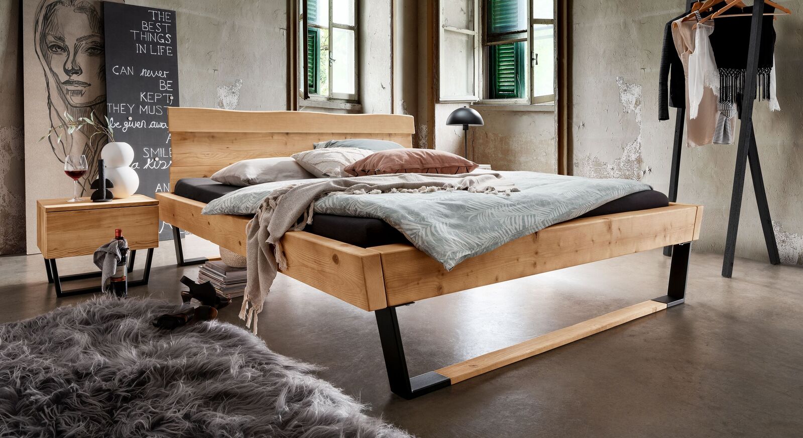 Modernes Bett Notia aus eichefarbenem Fichtenholz